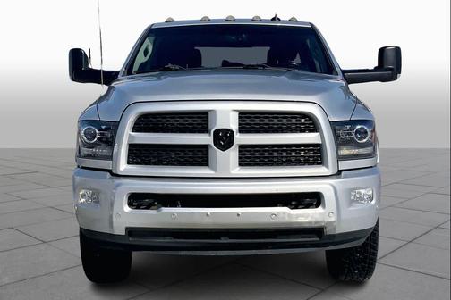 2017 RAM 3500 Laramie Crew Cab 4x4 6'4' Box