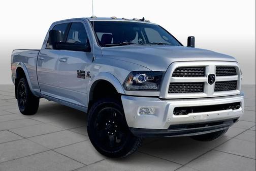 2017 RAM 3500 Laramie Crew Cab 4x4 6'4' Box