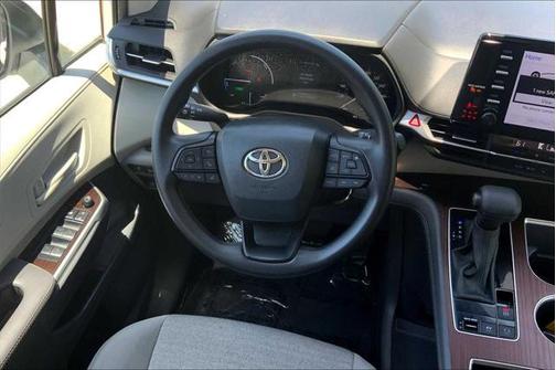 2024 Toyota Sienna LE