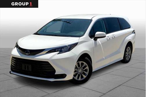 2024 Toyota Sienna LE