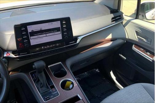 2024 Toyota Sienna LE