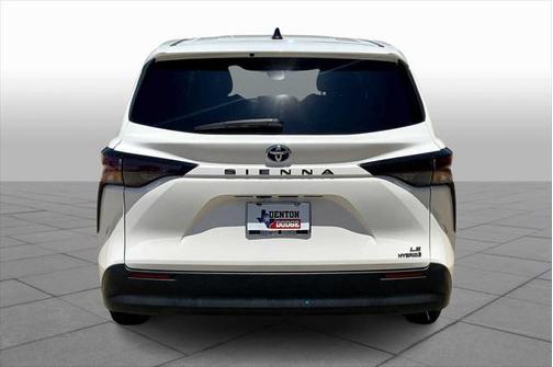 2024 Toyota Sienna LE