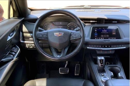 Photo 5 of 31 of 2019 Cadillac XT4 Sport