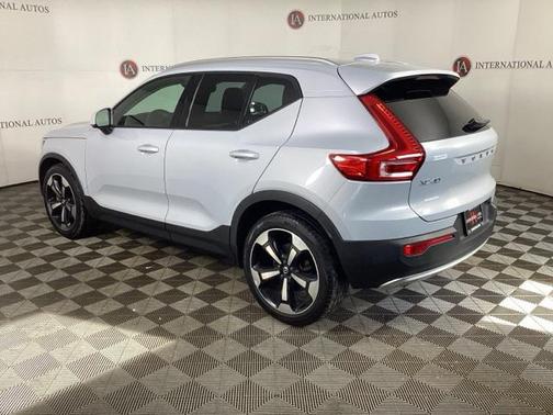 2020 Volvo XC40 T5 Momentum