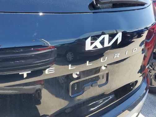 Ebony Black 2024 Kia Telluride S