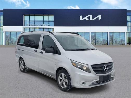 2016 Mercedes-Benz Metris Base