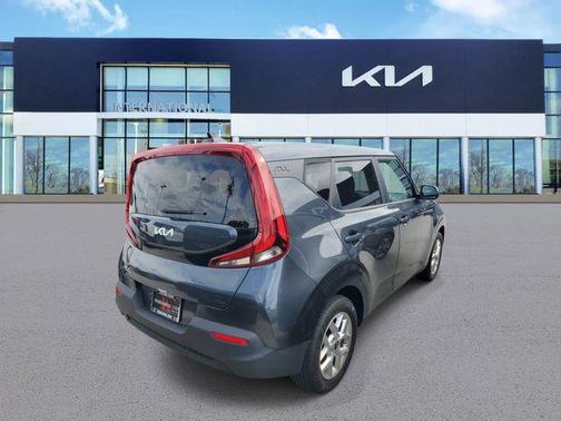 Gravity Gray 2022 Kia Soul LX