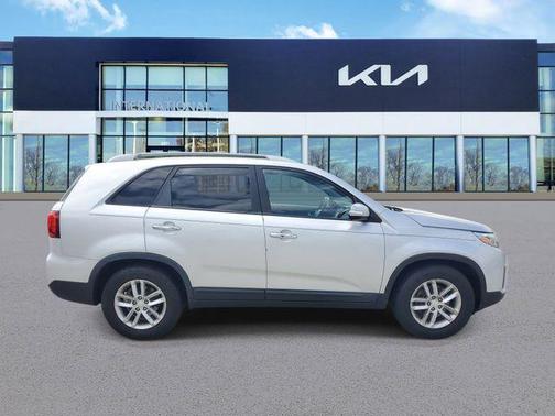 Bright Silver 2014 Kia Sorento LX