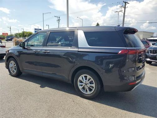 2023 Kia Carnival LX