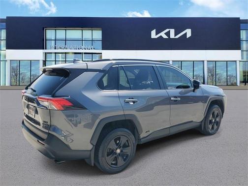 2022 Toyota RAV4 Hybrid XLE