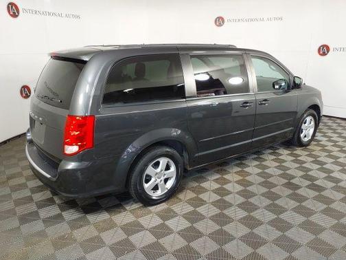 Dark Charcoal Pearlcoat 2012 Dodge Grand Caravan SXT