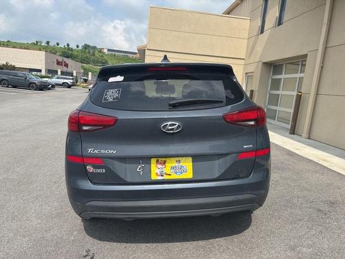 2021 Hyundai TUCSON SE