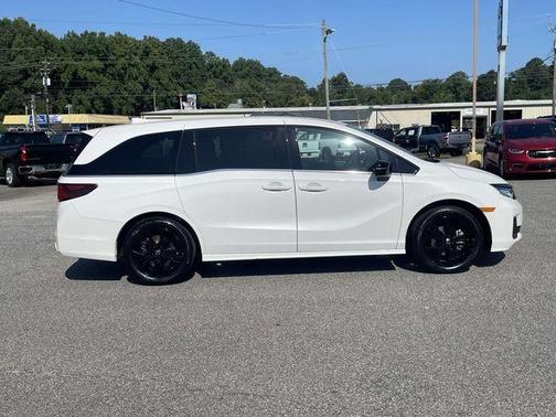 White 2025 Honda Odyssey Sport-L