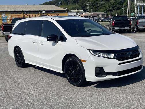 White 2025 Honda Odyssey Sport-L