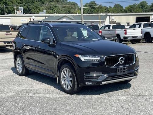 2018 Volvo XC90 T6 Momentum