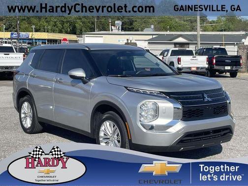 Silver 2024 Mitsubishi Outlander ES