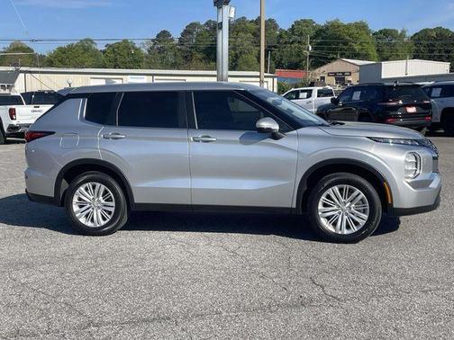 Silver 2024 Mitsubishi Outlander ES