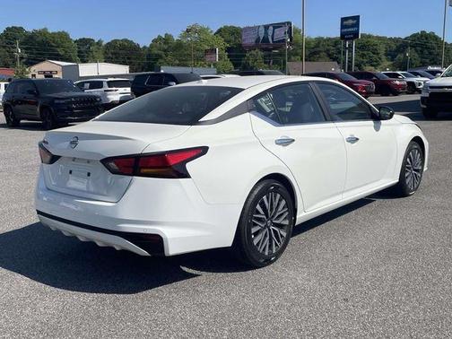 Glacier White 2025 Nissan Altima SV