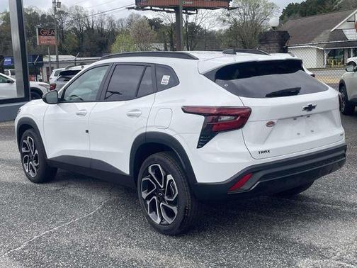 Summit White 2026 Chevrolet Trax 2RS