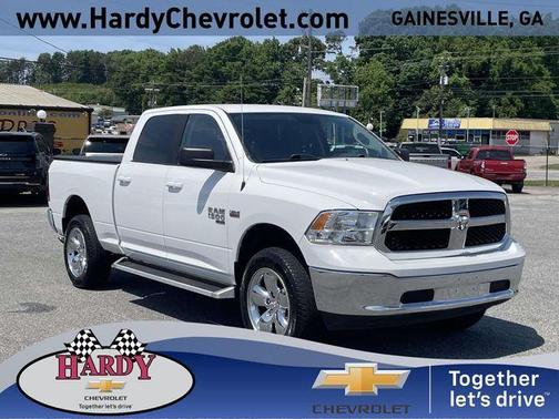 Bright White Clearcoat 2019 RAM 1500 Classic SLT