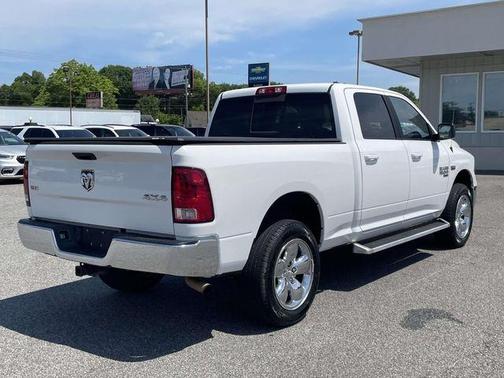 Bright White Clearcoat 2019 RAM 1500 Classic SLT
