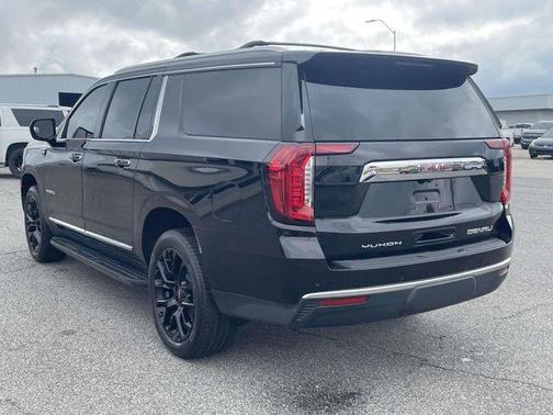 Onyx Black 2023 GMC Yukon XL SLT