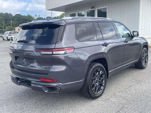 Metallic 2023 Jeep Grand Cherokee L Summit