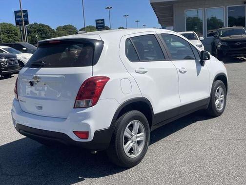 Summit White 2022 Chevrolet Trax LS