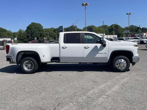 Summit White 2026 Chevrolet Silverado 3500 LT