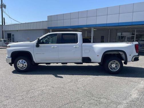 Summit White 2026 Chevrolet Silverado 3500 LT