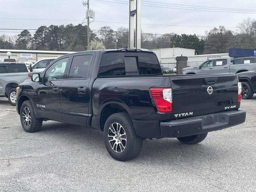 2022 Nissan Titan SV