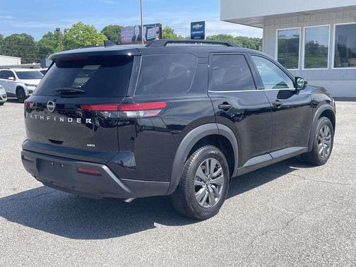 Super Black 2025 Nissan Pathfinder SV