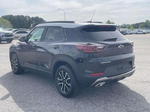 Mosaic Black Metallic 2024 Chevrolet Trailblazer ACTIV