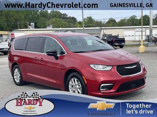 2025 Chrysler Pacifica Select