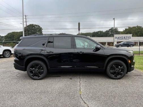 Mosaic Black Metallic 2027 Chevrolet Traverse LT