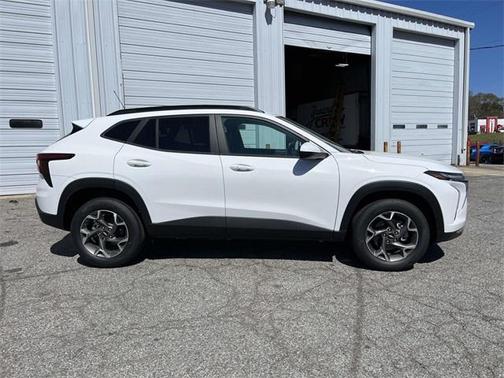 2025 Chevrolet Trax LT