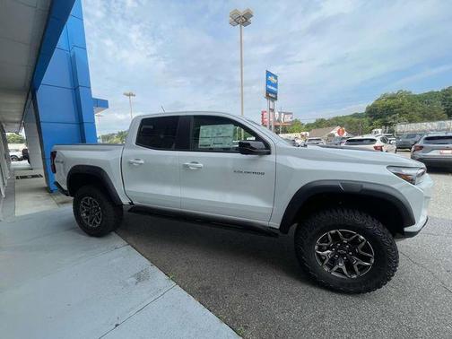 Summit White 2026 Chevrolet Colorado ZR2