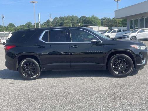 Mosaic Black Metallic 2020 Chevrolet Traverse LT Cloth