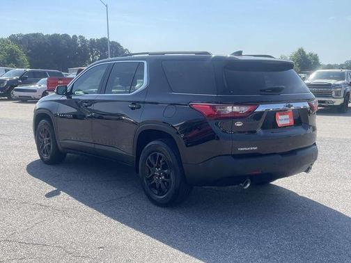 Mosaic Black Metallic 2020 Chevrolet Traverse LT Cloth