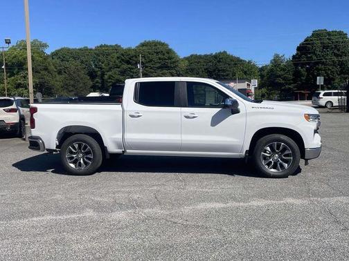 Summit White 2026 Chevrolet Silverado 1500 LT