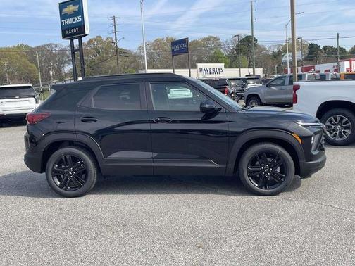 Mosaic Black Metallic 2026 Chevrolet Trailblazer LT