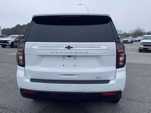 2023 Chevrolet Suburban LT