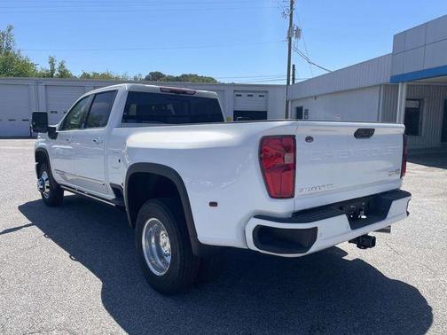 Summit White 2026 Chevrolet Silverado 3500 High Country