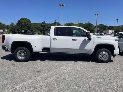 Summit White 2026 Chevrolet Silverado 3500 High Country