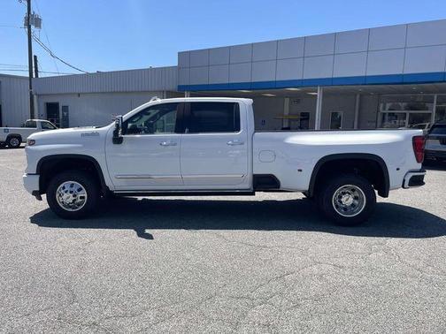 Summit White 2026 Chevrolet Silverado 3500 High Country