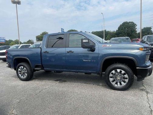 Lakeshore Blue Metallic 2026 Chevrolet Silverado 2500 Custom