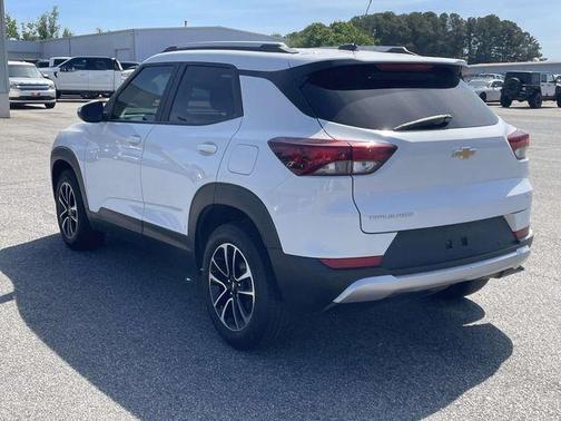 Summit White 2024 Chevrolet Trailblazer LT
