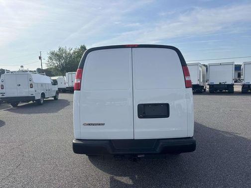 Summit White 2026 Chevrolet Express 2500 Work Van