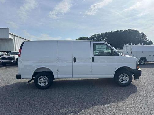 Summit White 2026 Chevrolet Express 2500 Work Van