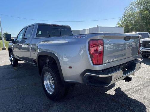 Sterling Gray Metallic 2026 Chevrolet Silverado 3500 LT
